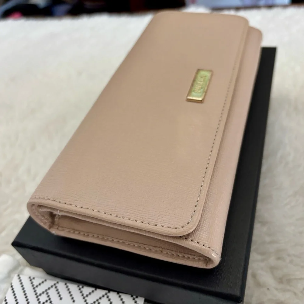 Furla Women's Beige long Wallet w/ Dustbag/Cards/box